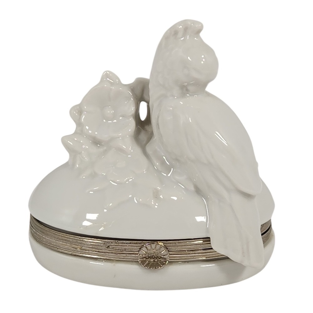 VTG White Ceramic‎ Cockatoo Floral Latching Trinket Box 3.5" X 2.5" EUC!